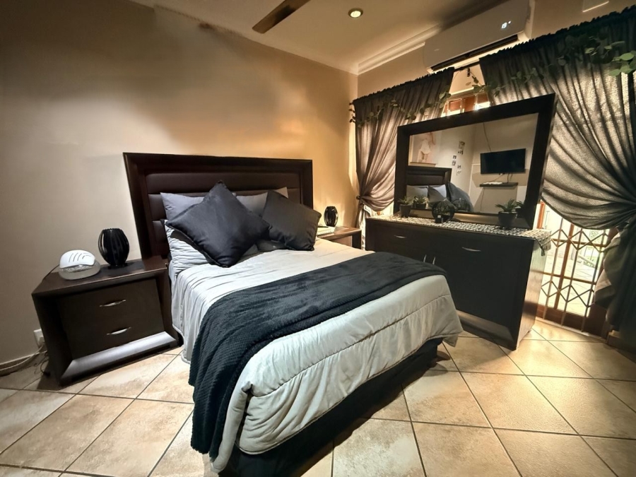 5 Bedroom Property for Sale in Protea Park North West